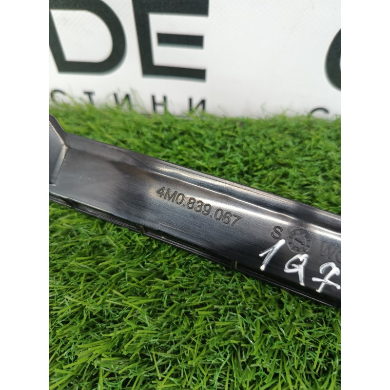 Направляющая стекла двери (кузов и элементы) Audi Q7 4M 2015 3.0 CRE 4M0839067