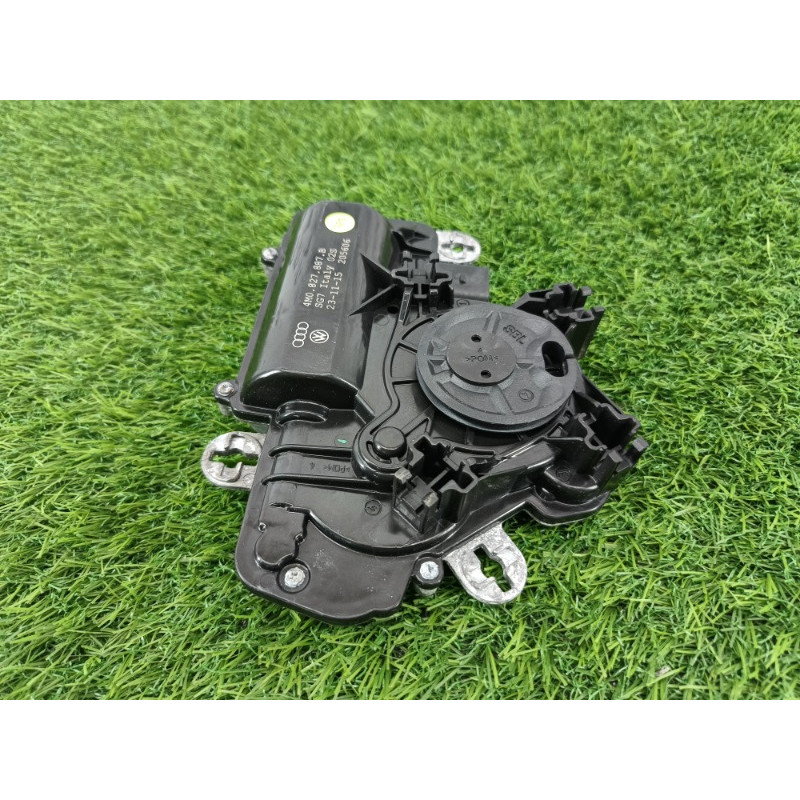 Привод замка багажника (электрика) Audi Q7 4M 2015 3.0 CRE 4M0827887B