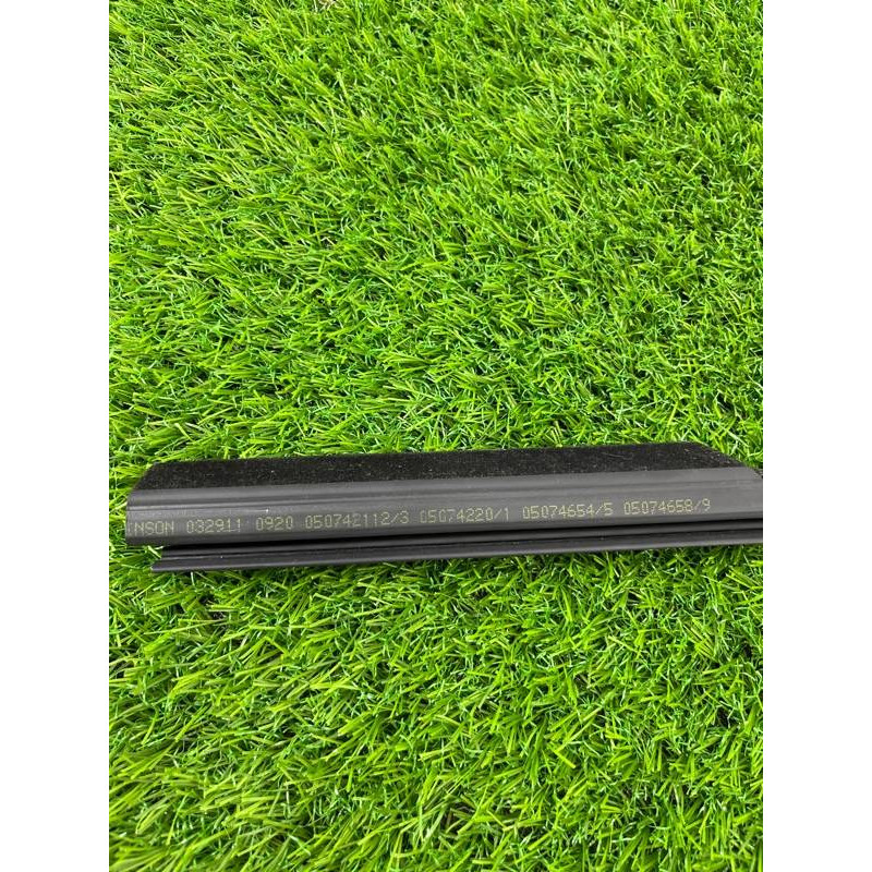 Молдинг стекла внутренний (наружные элементы кузова) Jeep Compass MK49 2011 2.4 5074658AD