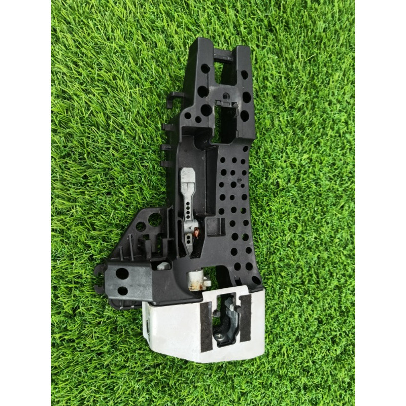 Кронштейн ручки двери (кузов и элементы) Audi Q7 4M 2015 3.0 CRE 4M1837885A