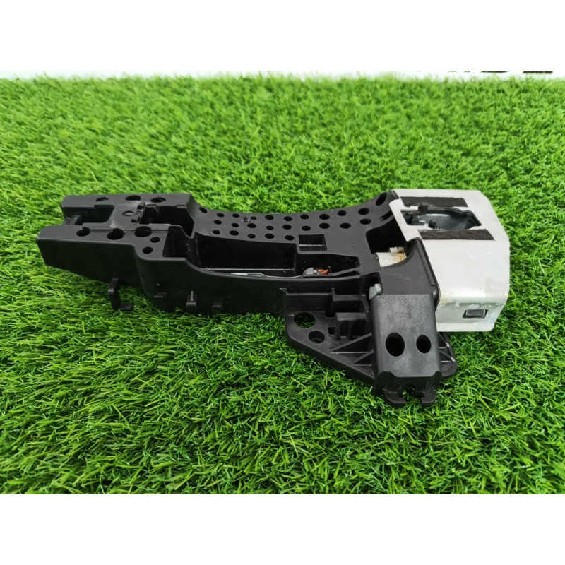 Кронштейн ручки двери (кузов и элементы) Audi Q7 4M 2015 3.0 CRE 4M1837885A