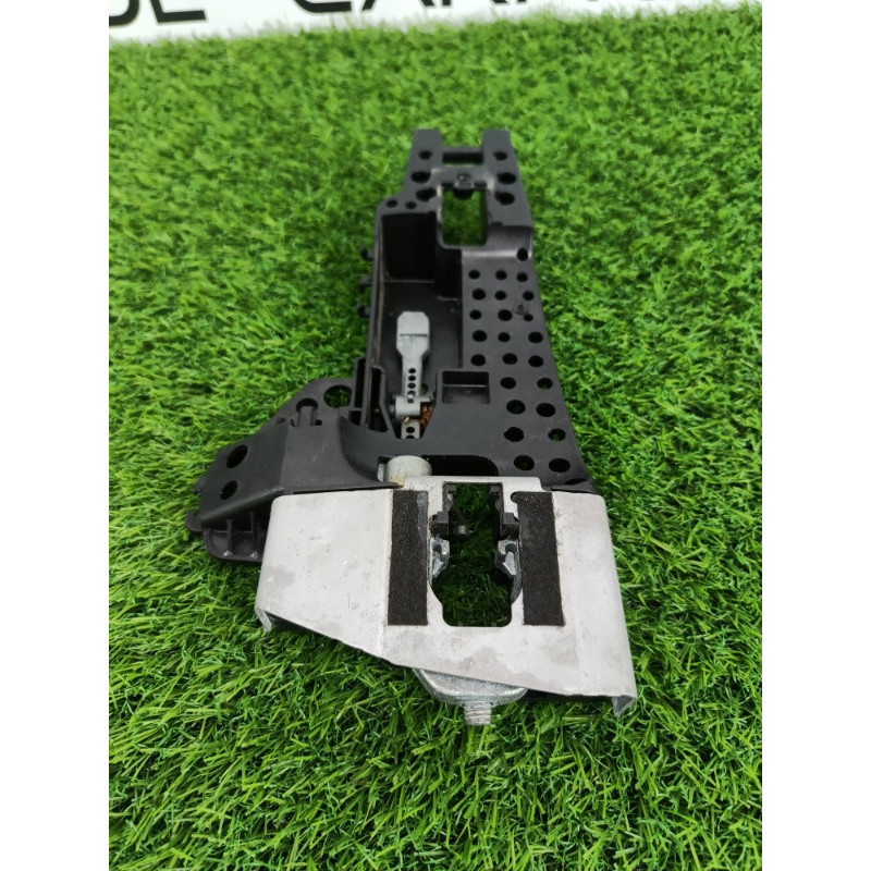 Кронштейн ручки двери (кузов и элементы) Audi Q7 4M 2015 3.0 CRE 4M1837885A