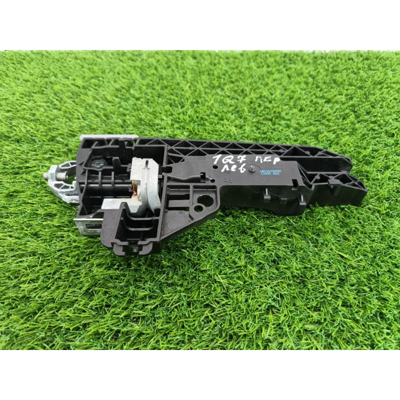 Кронштейн ручки двери (кузов и элементы) Audi Q7 4M 2015 3.0 CRE 4M1837885A