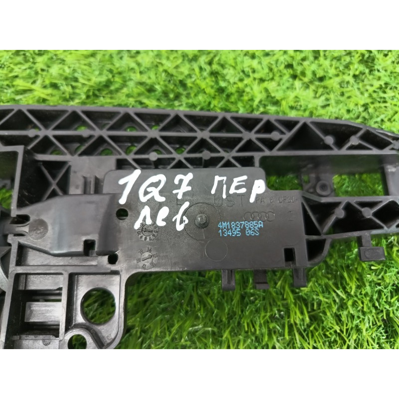 Кронштейн ручки двери (кузов и элементы) Audi Q7 4M 2015 3.0 CRE 4M1837885A