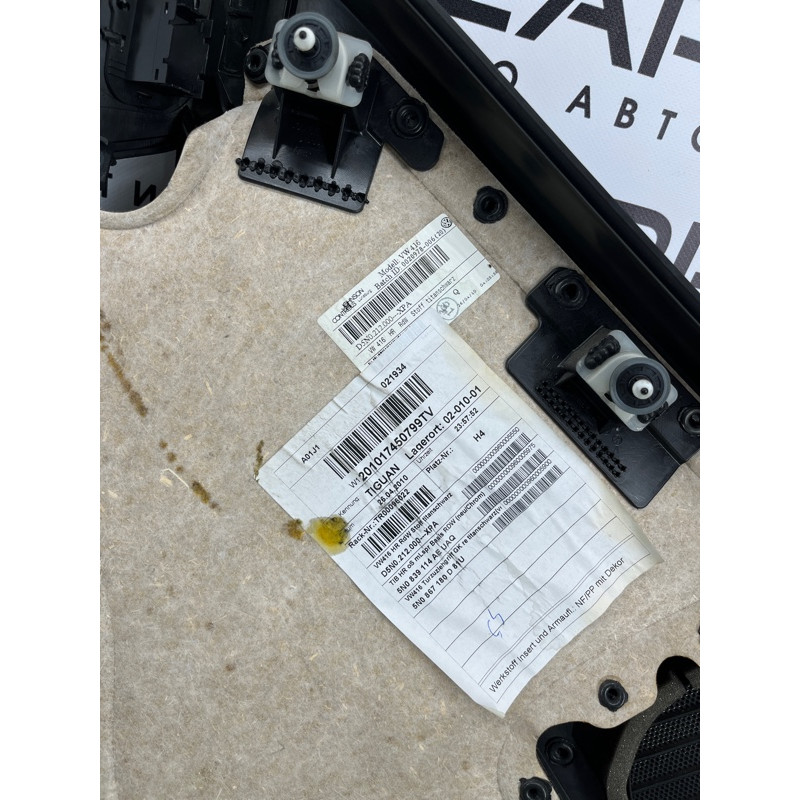 Дверная карта (салон) Volkswagen Tiguan 5N 2011 1.4 CAVA 5n0867212