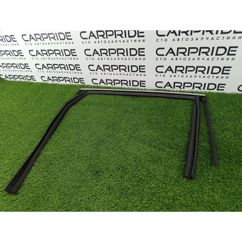 Уплотнитель стекла двери (кузов и элементы) Audi Q7 4M 2015 3.0 CRE 4M0839432