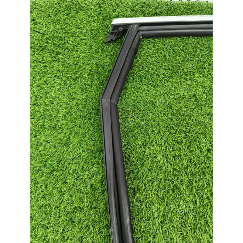 Уплотнитель стекла двери (кузов и элементы) Audi Q7 4M 2015 3.0 CRE 4M0839432