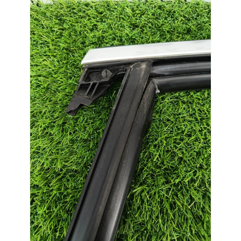 Уплотнитель стекла двери (кузов и элементы) Audi Q7 4M 2015 3.0 CRE 4M0839432