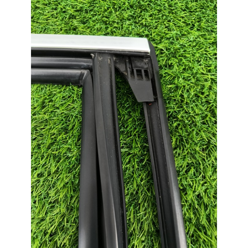 Уплотнитель стекла двери (кузов и элементы) Audi Q7 4M 2015 3.0 CRE 4M0839432