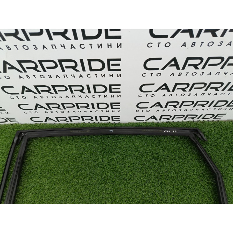 Уплотнитель стекла двери (кузов и элементы) Audi Q7 4M 2015 3.0 CRE 4M0839432