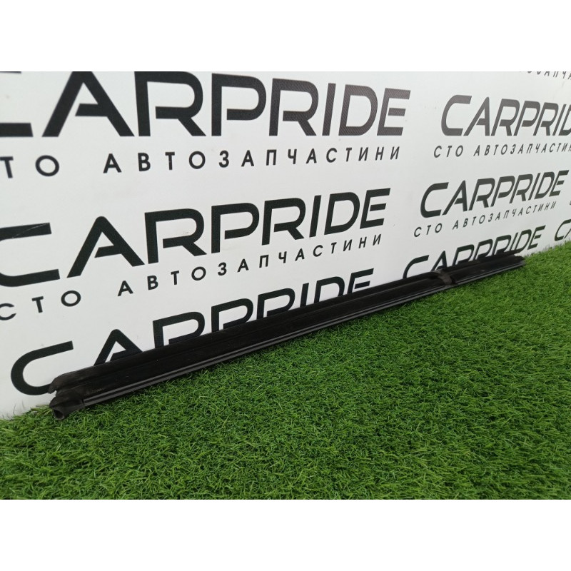 Молдинг стекла внутренний (наружные элементы кузова) Volkswagen Tiguan 5N 2011 1.4 CAVA 5n0839479a