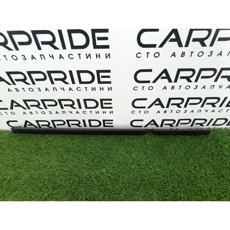 Молдинг стекла внутренний (наружные элементы кузова) Volkswagen Tiguan 5N 2011 1.4 CAVA 5n0839479a