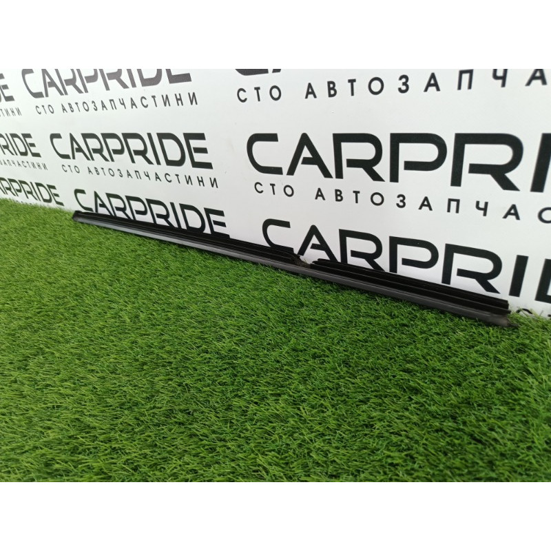 Молдинг стекла внутренний (наружные элементы кузова) Volkswagen Tiguan 5N 2011 1.4 CAVA 5n0839479a