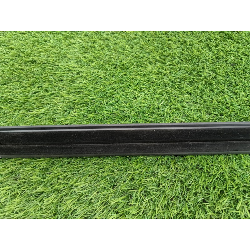 Молдинг стекла внутренний (наружные элементы кузова) Volkswagen Tiguan 5N 2011 1.4 CAVA 5n0839479a