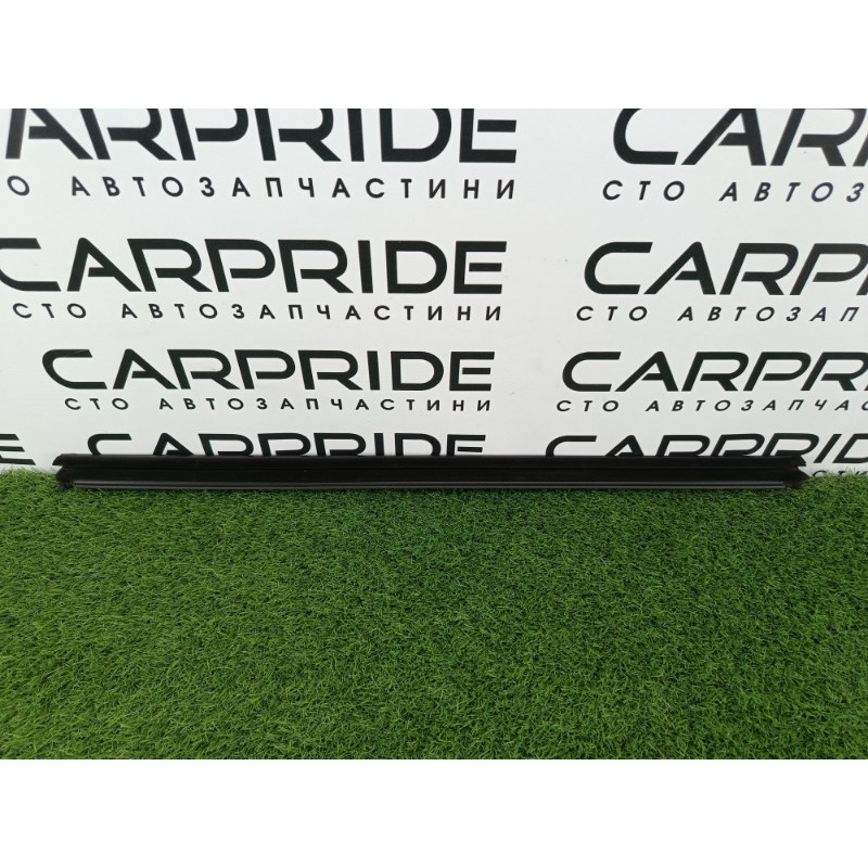 Молдинг стекла внутренний (наружные элементы кузова) Volkswagen Tiguan 5N 2011 1.4 CAVA 5n0837479