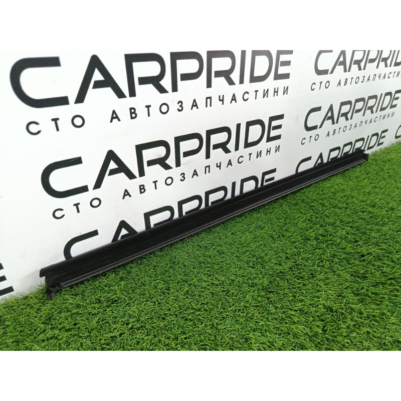 Молдинг стекла внутренний (наружные элементы кузова) Volkswagen Tiguan 5N 2011 1.4 CAVA 5n0837479