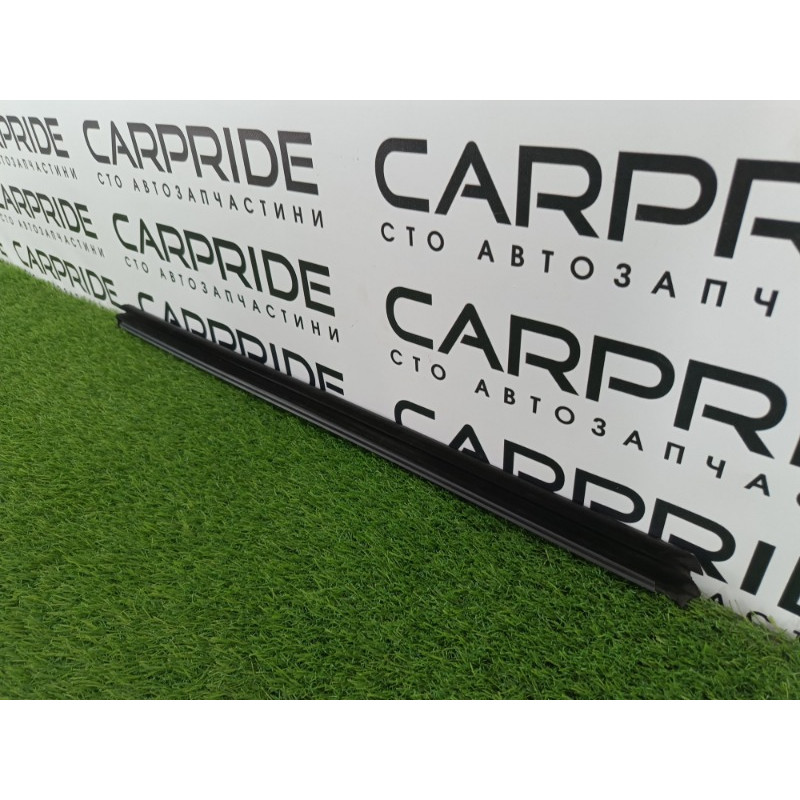 Молдинг стекла внутренний (наружные элементы кузова) Volkswagen Tiguan 5N 2011 1.4 CAVA 5n0837479