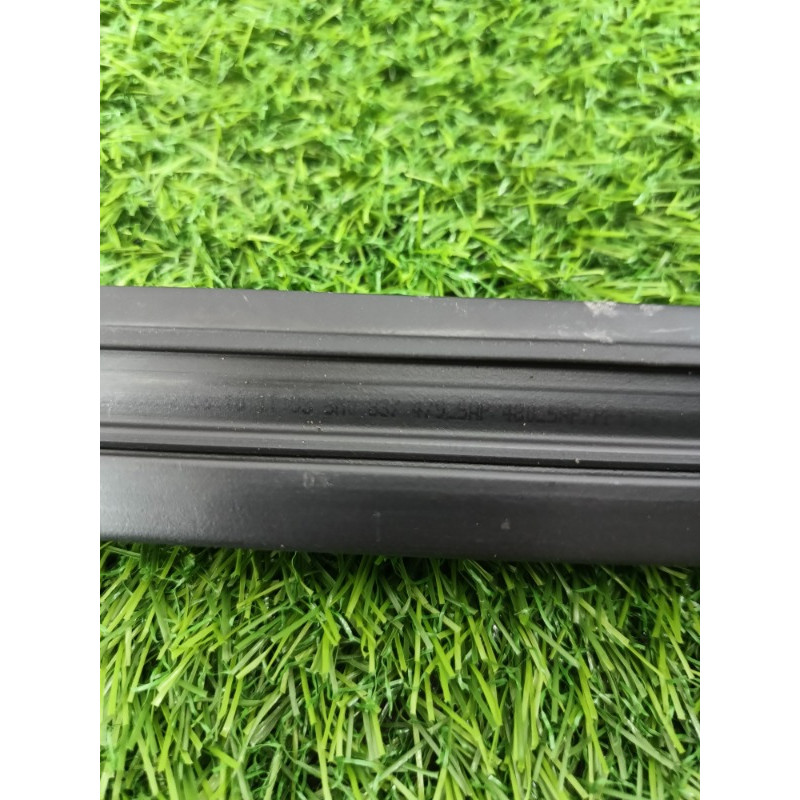 Молдинг стекла внутренний (наружные элементы кузова) Volkswagen Tiguan 5N 2011 1.4 CAVA 5n0837479