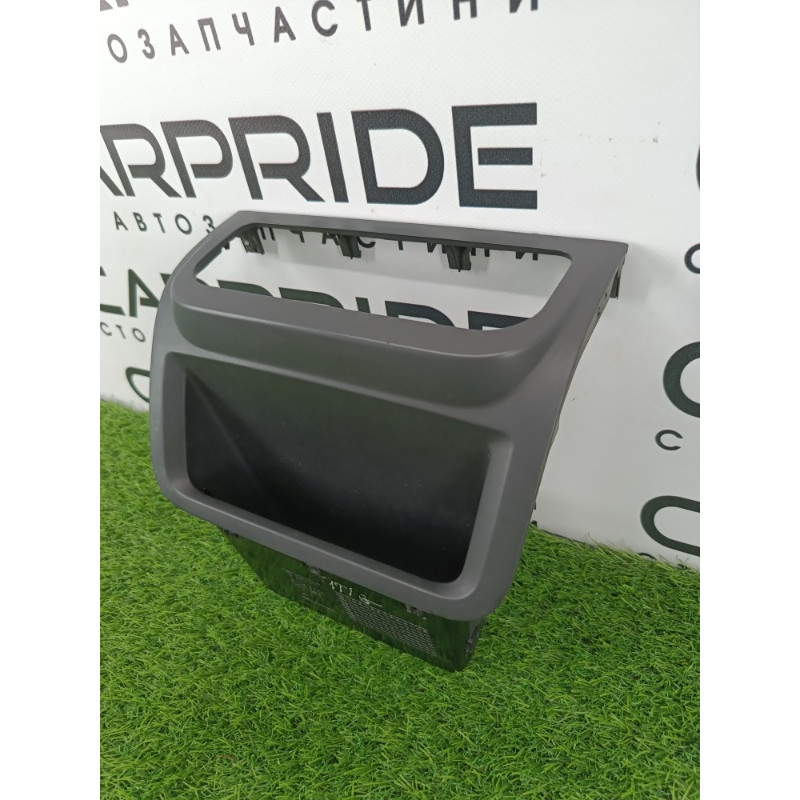 Накладка центральної консолі (салон) Volkswagen Tiguan 5N 2011 1.4 CAVA 5m0819422