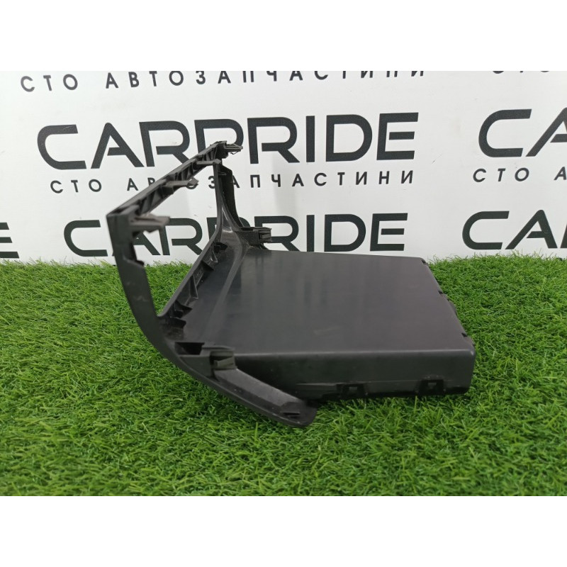 Накладка центральної консолі (салон) Volkswagen Tiguan 5N 2011 1.4 CAVA 5m0819422