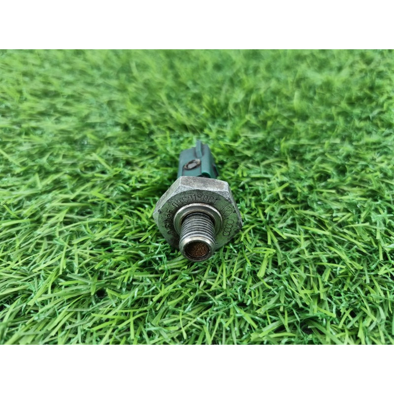 Датчик давления масла (электрика двигателя) Volkswagen Tiguan 5N 2011 1.4 CAVA 03c919081