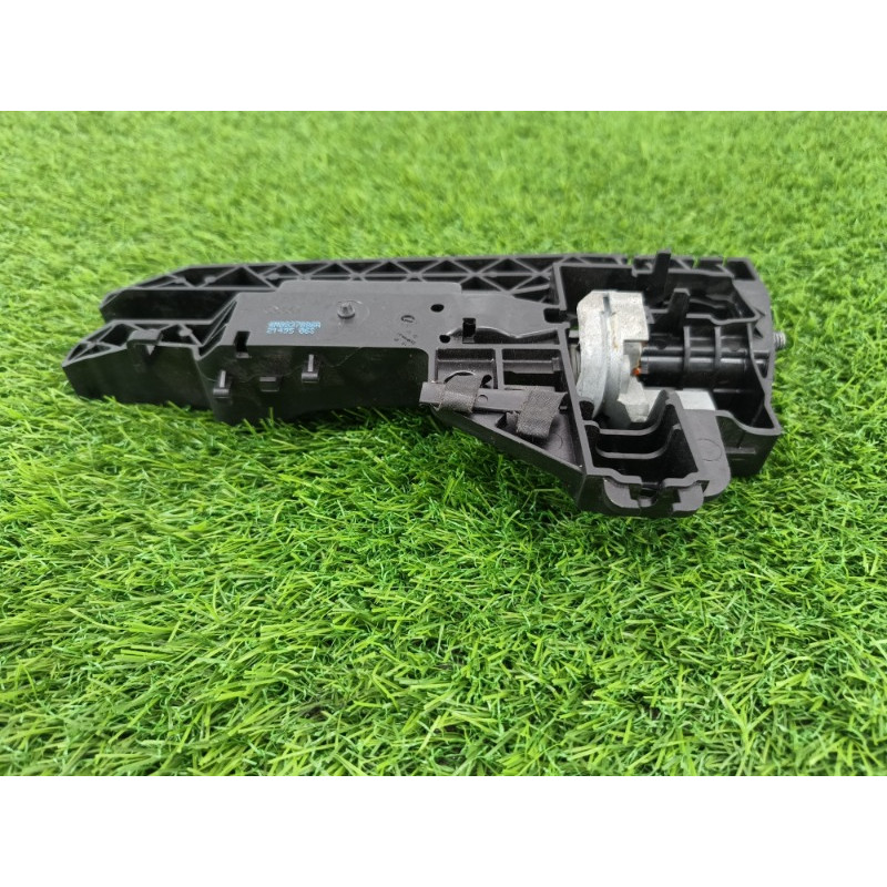 Кронштейн ручки двери (кузов и элементы) Audi Q7 4M 2015 3.0 CRE 4M0837886A