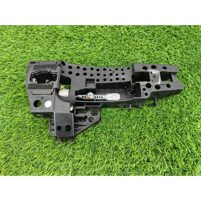 Кронштейн ручки двери (кузов и элементы) Audi Q7 4M 2015 3.0 CRE 4M0837886A