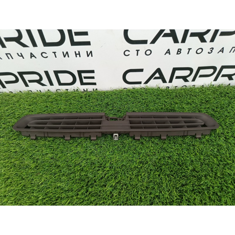 Решетка обдува лобового стекла (салон) Audi Q7 4M 2015 3.0 CRE 4M0819632GZ5