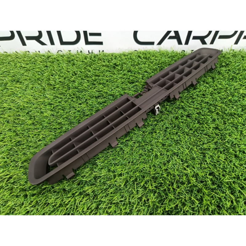 Решетка обдува лобового стекла (салон) Audi Q7 4M 2015 3.0 CRE 4M0819632GZ5