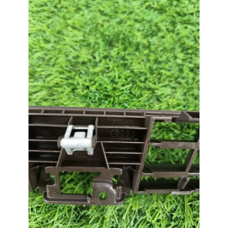 Решетка обдува лобового стекла (салон) Audi Q7 4M 2015 3.0 CRE 4M0819632GZ5