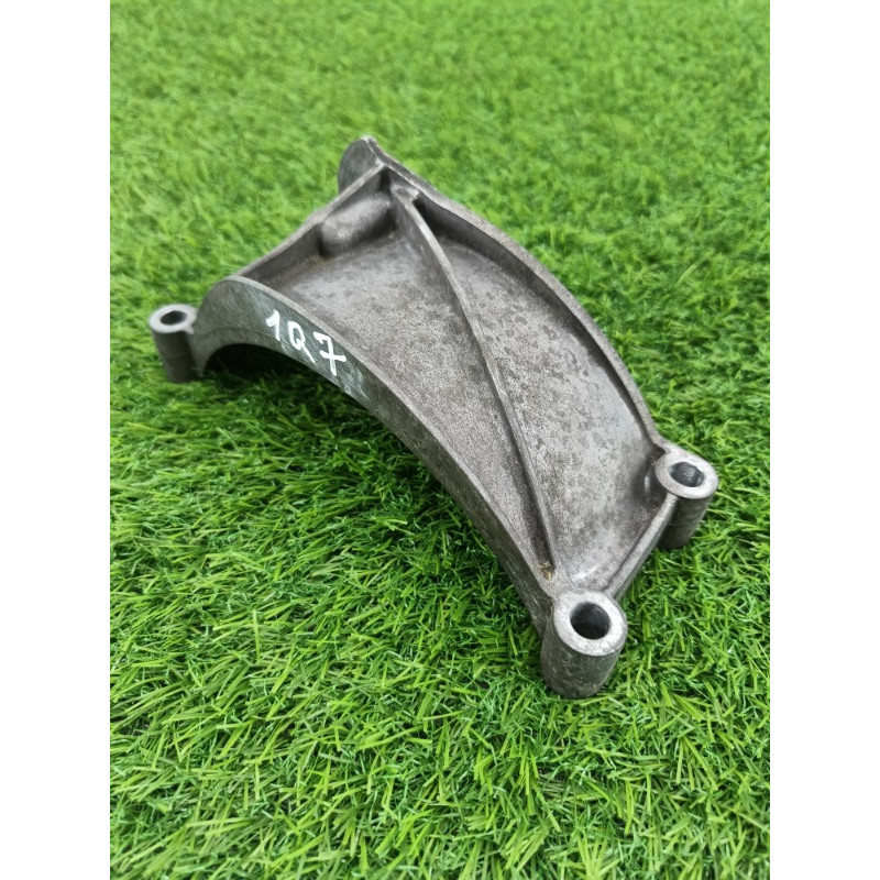 Кронштейн генератора (кронштейны двигателя) Audi Q7 4M 2015 3.0 CRE 06E903143D