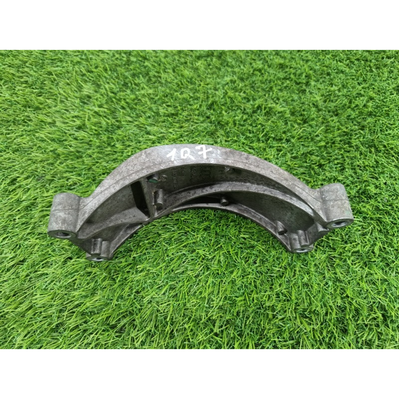 Кронштейн генератора (кронштейны двигателя) Audi Q7 4M 2015 3.0 CRE 06E903143D