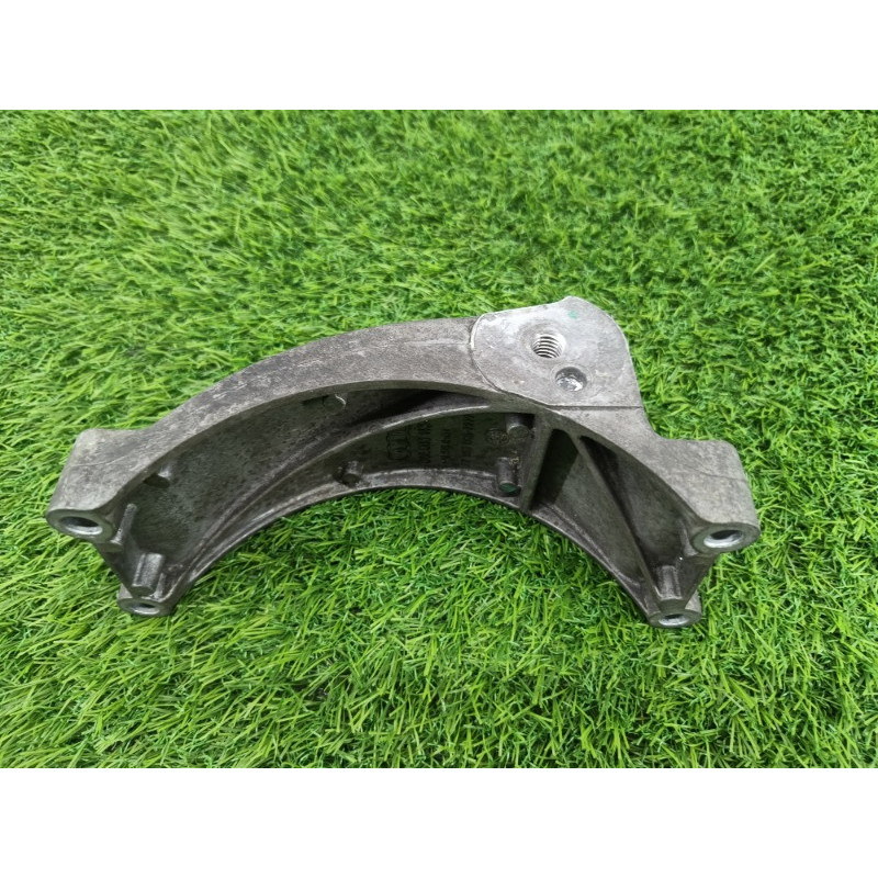 Кронштейн генератора (кронштейны двигателя) Audi Q7 4M 2015 3.0 CRE 06E903143D