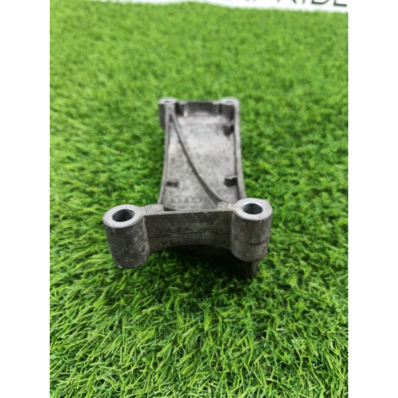 Кронштейн генератора (кронштейны двигателя) Audi Q7 4M 2015 3.0 CRE 06E903143D