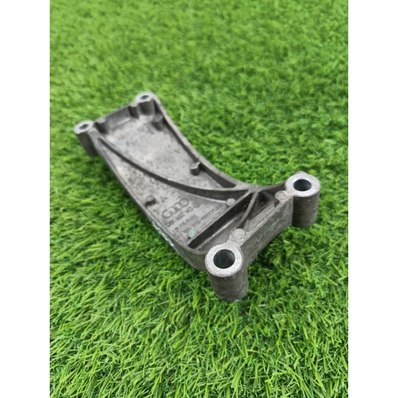 Кронштейн генератора (кронштейны двигателя) Audi Q7 4M 2015 3.0 CRE 06E903143D