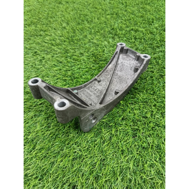 Кронштейн генератора (кронштейны двигателя) Audi Q7 4M 2015 3.0 CRE 06E903143D