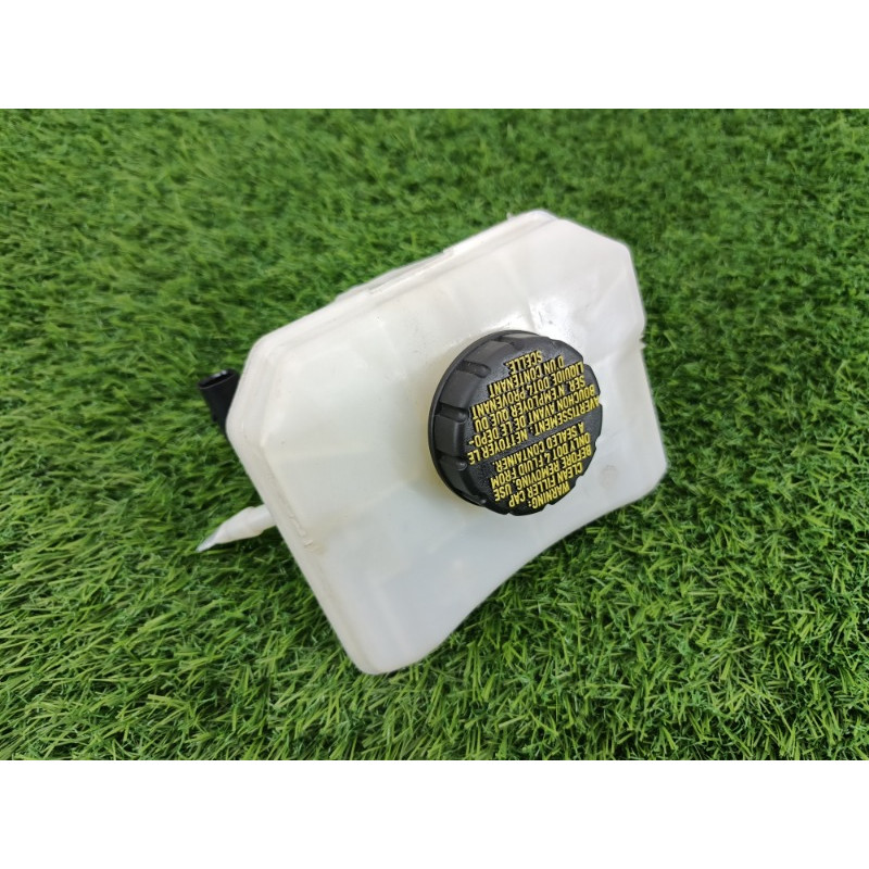 Бачок гальмівної рідини (гальмівна система) Audi Q7 4M 2015 3.0 CRE 8w0611301