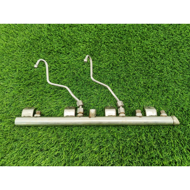 Топливная рампа (топливная система) BMW 5-series F10 2013 N63B44 13537547599