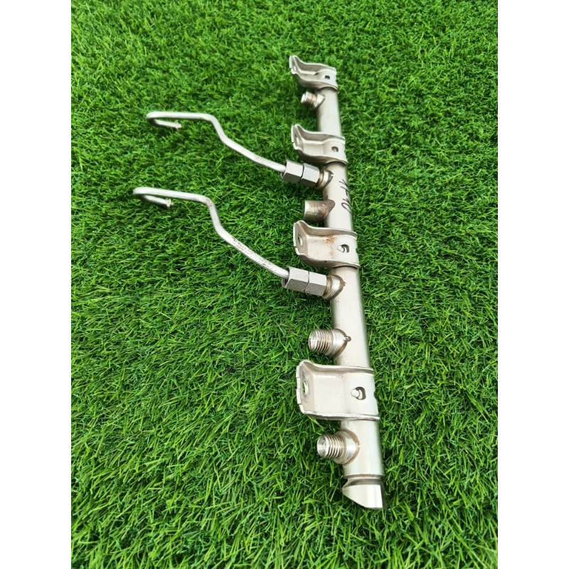 Топливная рампа (топливная система) BMW 5-series F10 2013 N63B44 13537547599