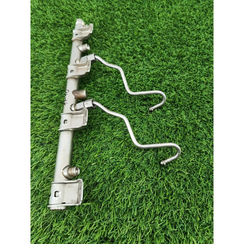 Топливная рампа (топливная система) BMW 5-series F10 2013 N63B44 13537547599