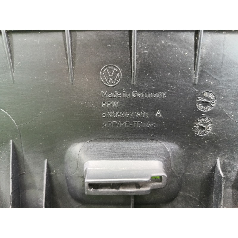 Обшивка кришки багажника (салон) Volkswagen Tiguan 5N 2011 1.4 CAVA 5n0867601a