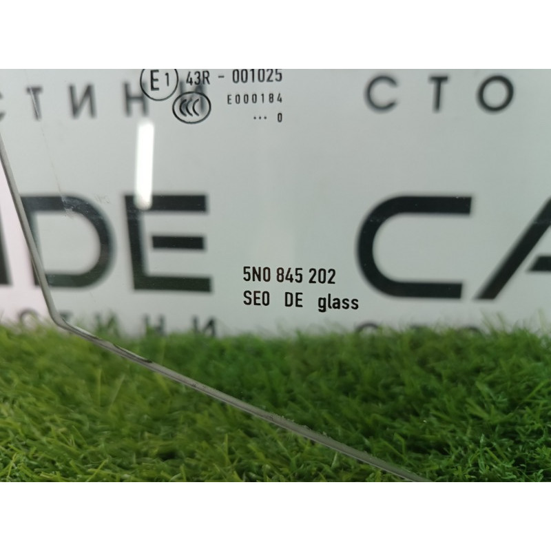 Стекло (кузов и элементы) Volkswagen Tiguan 5N 2011 1.4 CAVA 5n0845202