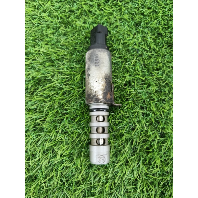 Клапан фазорегулятора (електрика двигуна) Volkswagen Golf 1K 2.5 06E109257J