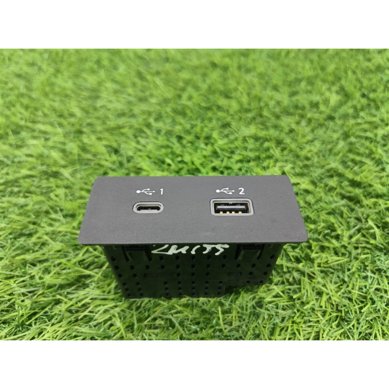 Разьем USB (электрика) Mitsubishi Outlander GM4W 2022 2.50 8718a073