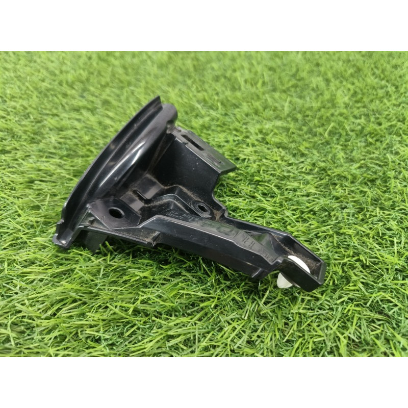 Накладка фонаря заднего (кузов и элементы) Mitsubishi Outlander GM4W 2022 2.50 5817a406