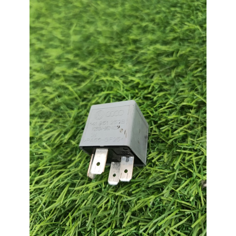 Реле (электрика) Volkswagen Tiguan 5N 2011 1.4 CAVA 141951253b