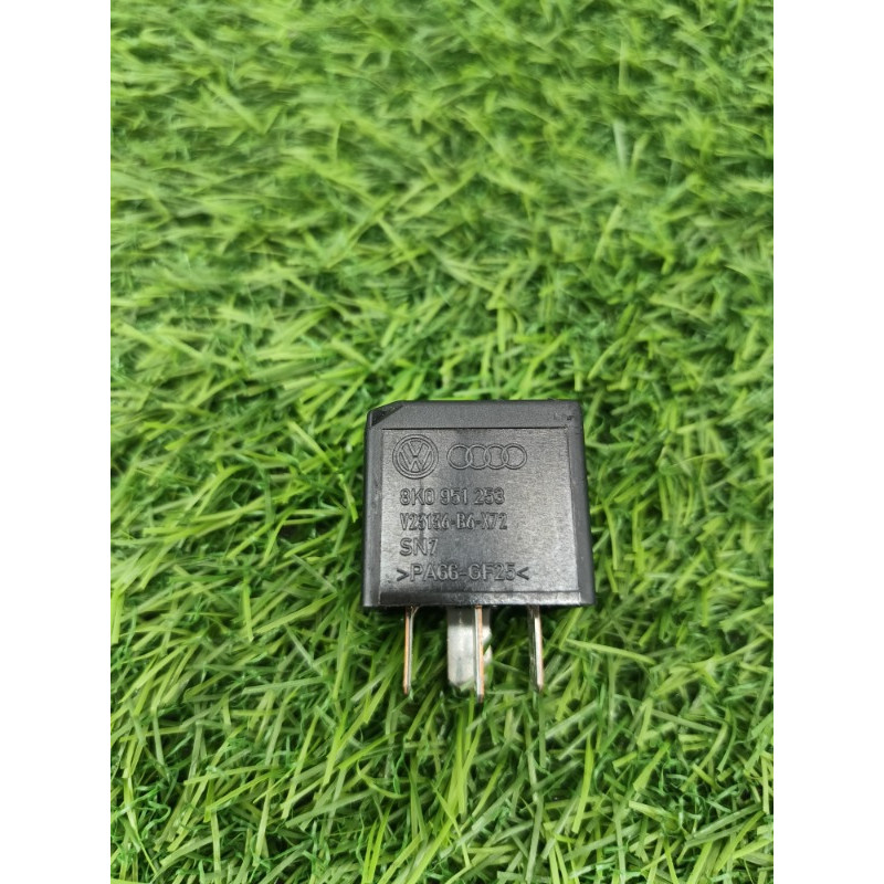 Реле (электрика) Volkswagen Tiguan 5N 2011 1.4 CAVA 8k0951253