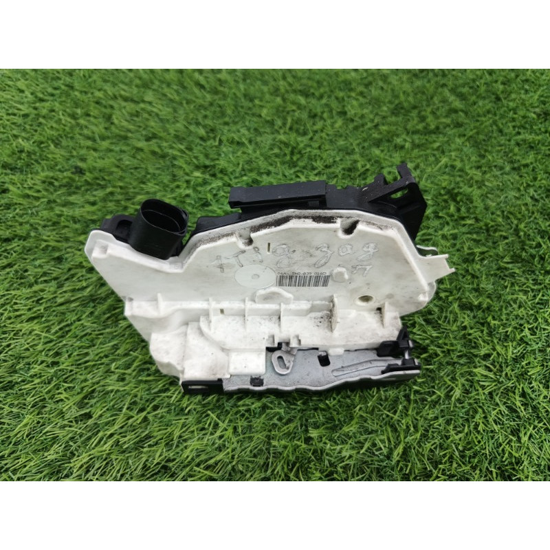 Замок двери (кузов и элементы) Volkswagen Tiguan 5N 2011 1.4 CAVA 5N0839016D