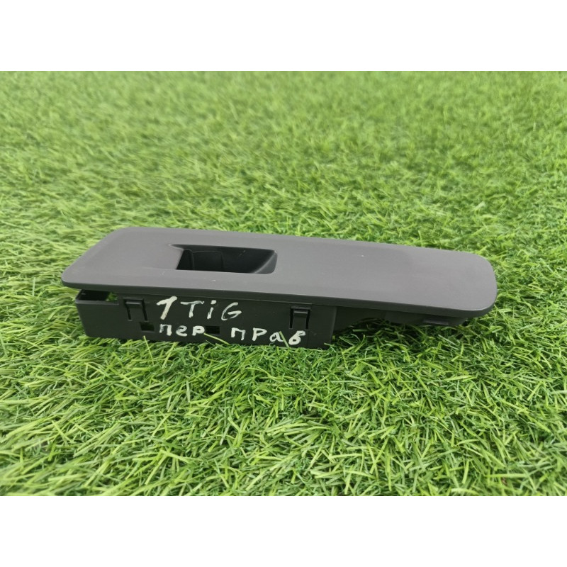 Накладка кнопок стеклоподъемника (салон) Volkswagen Tiguan 5N 2011 1.4 CAVA 5n1867256a