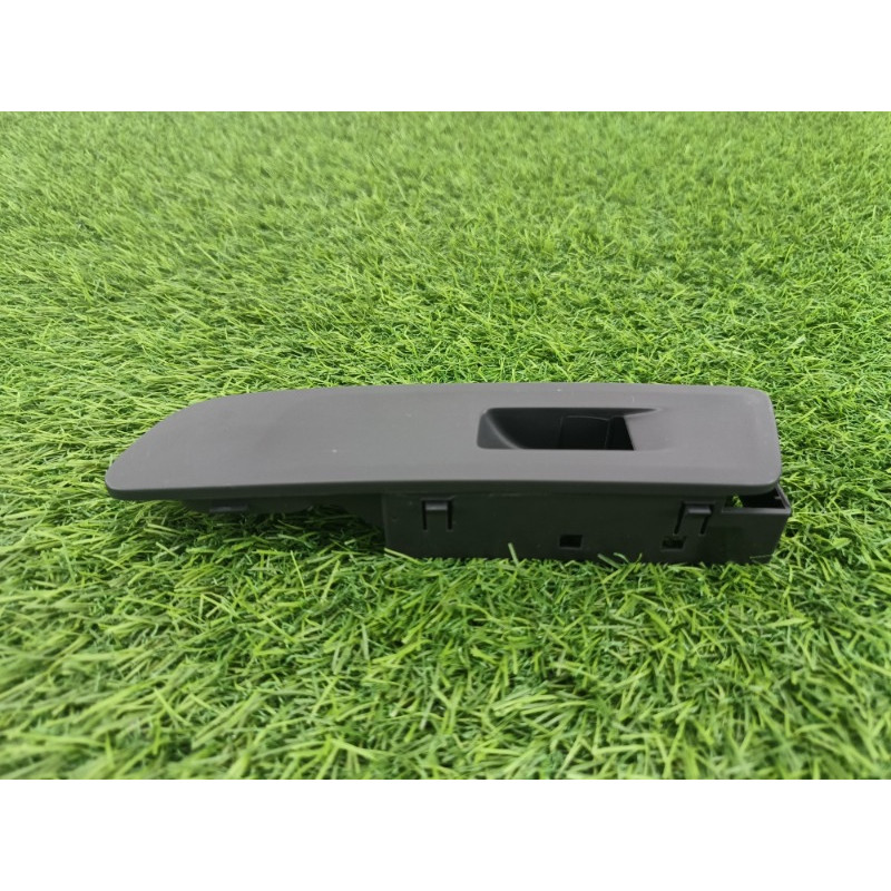 Накладка кнопок стеклоподъемника (салон) Volkswagen Tiguan 5N 2011 1.4 CAVA 5n1867256a